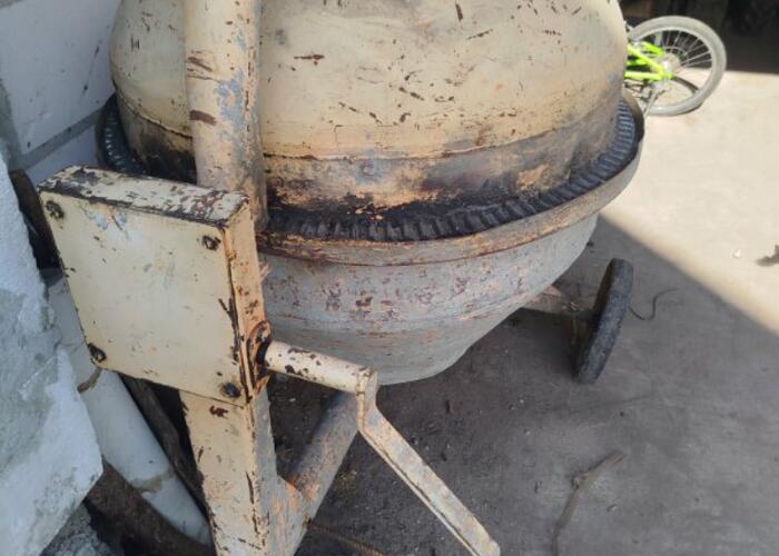 Grajewo ogłoszenia: Betoniarka silowa 200l wywrot na korbke bdb stan .